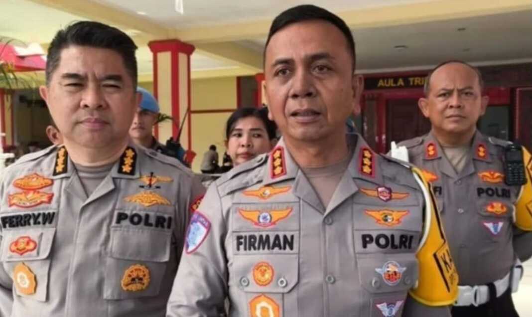 BERSAMA: Dirlantas Poldasu Kombes Pol Firman Darmansyah bersama Kabid Humas Poldasu  Kombes Ferry Walintukan, di Mapolda Sumut, Jalan Sisingamangaraja, Medan Amplas. Istimewa/Sumut Pos