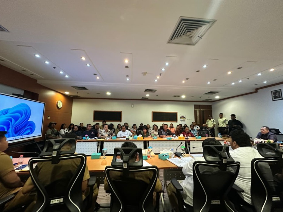 RAPAT: Komisi A Dewan Perwakilan Rakyat Daerah (DPRD) Sumatera Utara (Sumut) menggelar rapat dengar pendapat (RDP) terkait persoalan ganti rugi tanah dan bangunan di Dusun XXIV Desa Sampali, Kecamatan Percut Sei Tuan, Kabupaten Deliserdang, Selasa (12/5/2026).