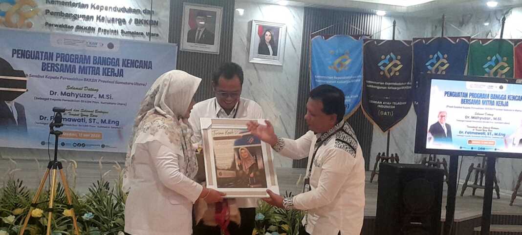 PISAH SAMBUT: Acara Pisah Sambut Kepala Perwakilan BKKBN Provinsi Sumut Dr Fatmawati, di Aula Kantor Kemendukbangga/ BKKBN Provinsi Sumut, Jalan Krakatau Ujung Medan, Rabu (13/5). (Dewi Syahruni Lubis/Sumut Pos)