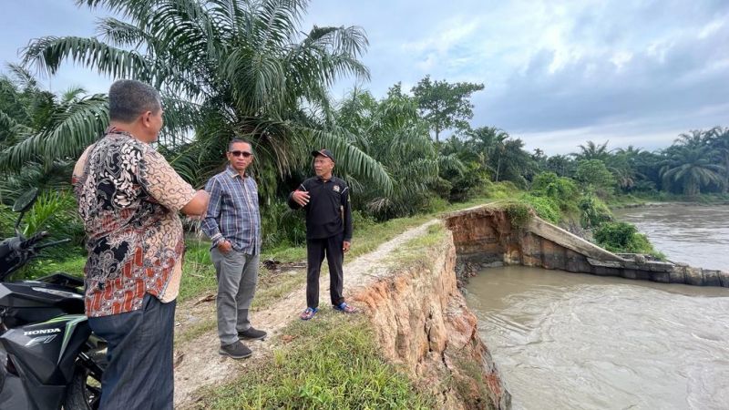 MEMASTIKAN: Dinas Sumber Daya Air (SDA) Sumatera Utara memastikan akan segera melakukan perbaikan terhadap Bendung Cinta Maju dan Bendung Tanjung Muda yang berada di Kabupaten Batubara.(Foto : Dinas SDA Sumut)