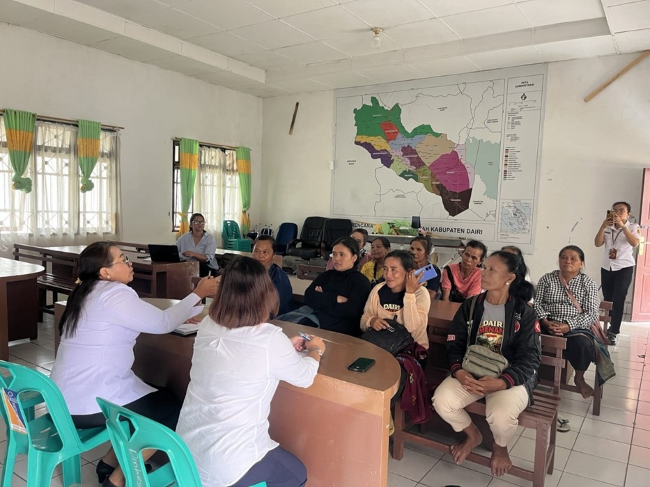 ASPIRASI: Organisasi Perempuan Desa Sinar Pagi, Kecamatan Tanah Pinem, sampaikan aspirasi ke Dinas Kesehatan, Rabu (13/5).RUDY SITANGGANG/SUMUT POS.