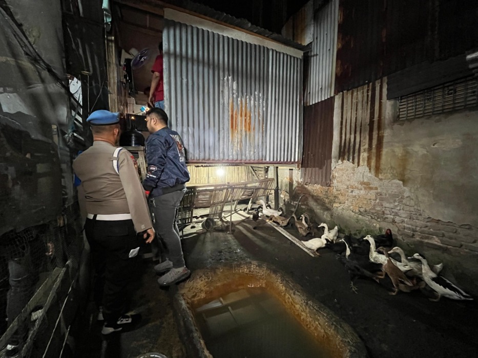 KANDANG TERNAK: Polisi menemukan kandang ternak dijadikan lapak sabu saat melakukan penggerebekan di Medan Denai. (Dok. Polrestabes