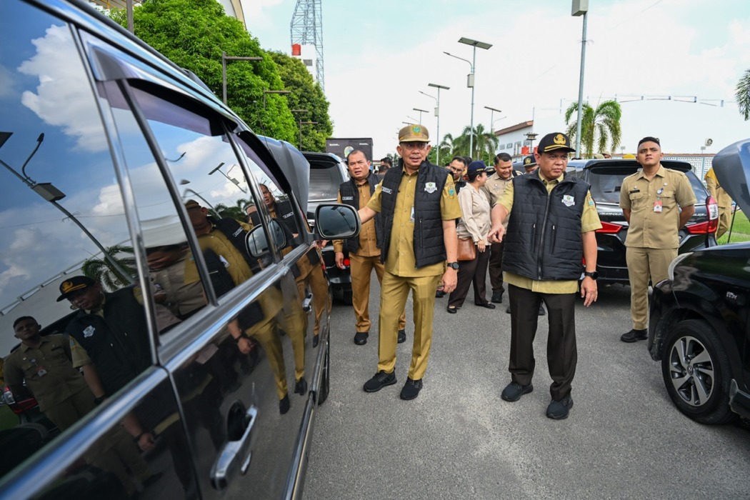 PIMPIN: Sulaiman Harahap memimpin Apel Kendaraan Dinas Operasional Roda 4 (Empat) Pemerintah Provinsi Sumut Tahun Anggaran 2026 di Lapangan Astaka/Gedung Serbaguna Jalan Willem Iskandar, Deliserdang, Senin (18/5/2026). (Foto : Dinas Komunikasi dan Informatika Sumut)