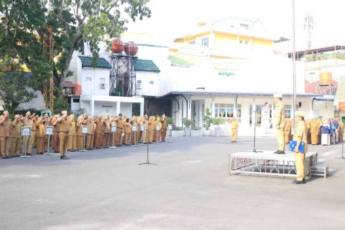 APEL: Apel gabungan Pemko Binjai dengan pembina Sekda, Chairin Simanjuntak.(Diskominfo Binjai/Sumut Pos)