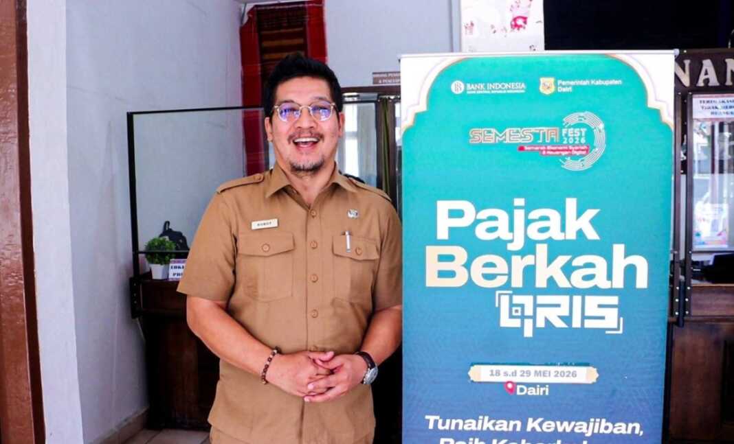 SOSIALISASI: Kepala Bapenda Dairi, Robot Simanullang sosialisasikan program Pajak Berkah QRIS Tahun 2026 kepada wajib pajak, di Kantor Bapenda Dairi, Senin (18/5).(Foto. Diskomimfo Dairi).