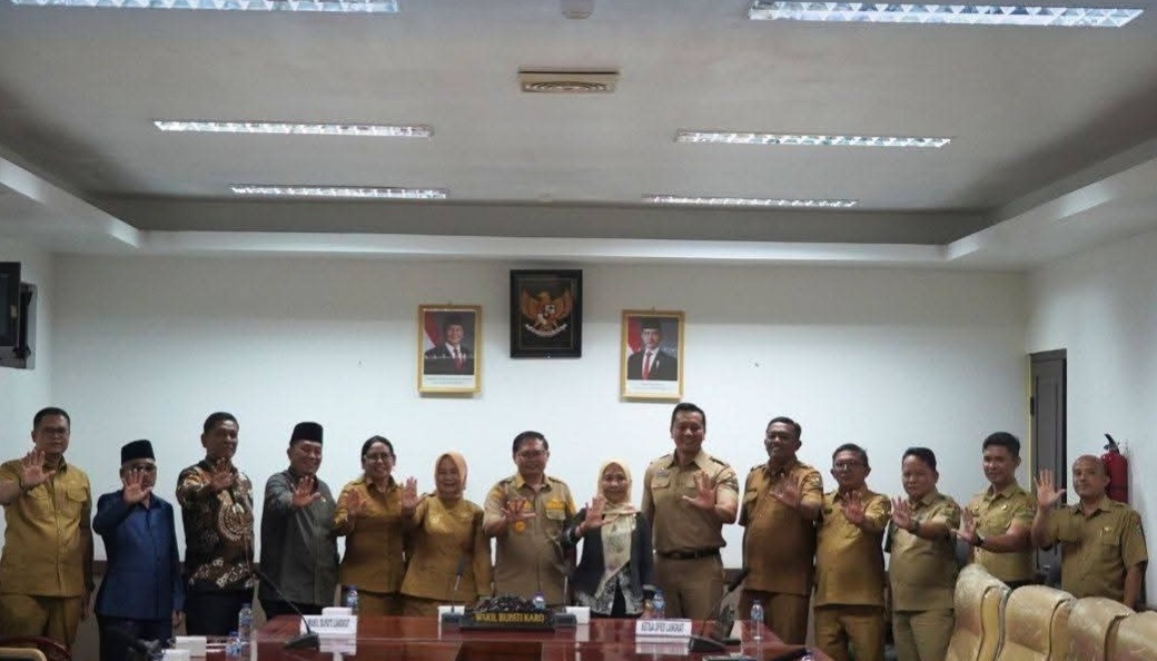 KUNKER: Wakil Bupati Karo menyambut kunjungan kerja (kunker) rombongan Pemkab Langkat. 