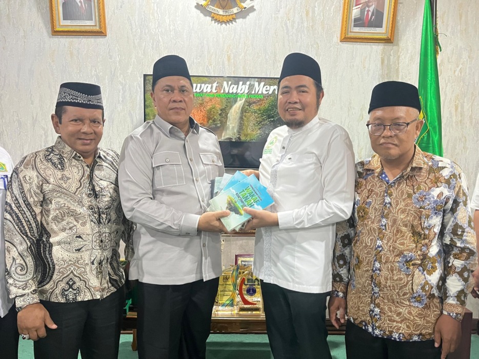AUDIENSI: Ketua PW FOSIL BKMI Sumut, H. Syahlan Jukhri Nasution, ST, MT, IAI, AA, saat beraudiensi dengan Kepala Kanwil Kementerian Agama Sumatera Utara H. Ahmad Qosbi, SAg, MM.