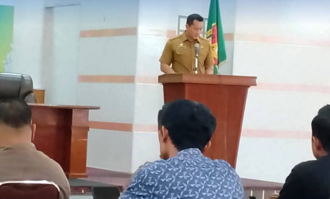 RAKOR: Sekda Kabupaten Karo membuka Rakor Program MBG Aula Rakutta Brahmana, kemarin.