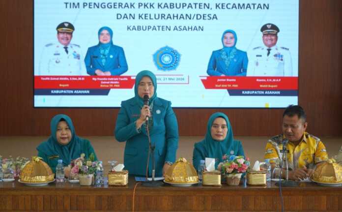 PEMBUKAAN: Wakil Bupati Asahan, Rianto SH MAP membuka secara resmi Rapat Koordinasi Teknis (Rakornis) Tim Penggerak (TP) PKK Kabupaten Asahan bersama TP PKK Kecamatan serta kelurahan/desa, di Pendopo Rumah Dinas Bupati Asahan, Kamis (21/5) sekira pukul 09.50 WIB. PEMBUKAAN: Wakil Bupati Asahan, Rianto SH MAP membuka secara resmi Rapat Koordinasi Teknis (Rakornis) Tim Penggerak (TP) PKK Kabupaten Asahan bersama TP PKK Kecamatan serta kelurahan/desa, di Pendopo Rumah Dinas Bupati Asahan, Kamis (21/5) sekira pukul 09.50 WIB.