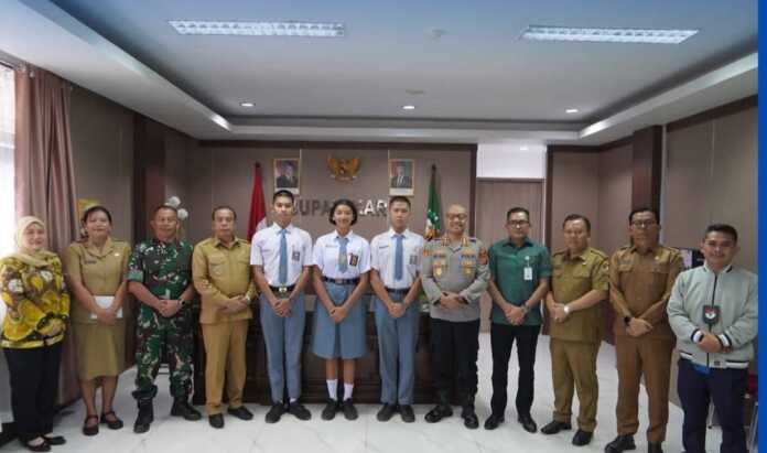 PASKIBRAKA: Bupati Karo, Antonius Ginting menerima audensi calon Paskibraka asal Karo PASKIBRAKA: Bupati Karo, Antonius Ginting menerima audensi calon Paskibraka asal Karo