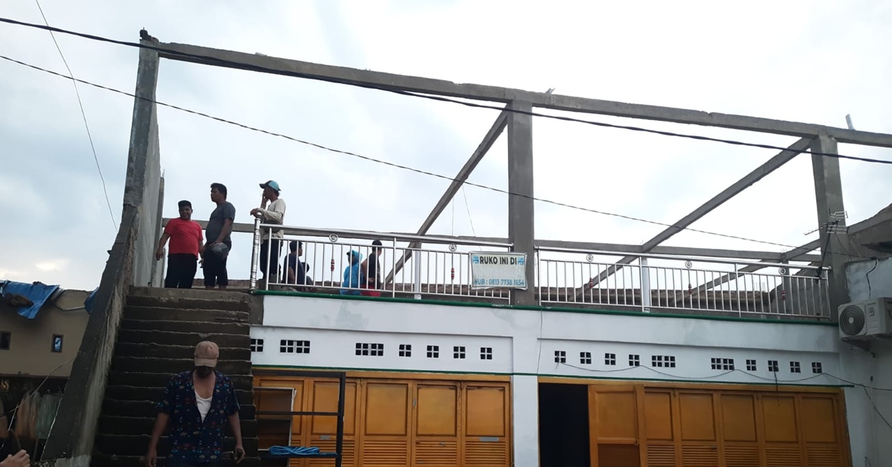 Puting Beliung Terjang Medan Tuntungan, 7 Rumah Rusak & Pohon Tumbang