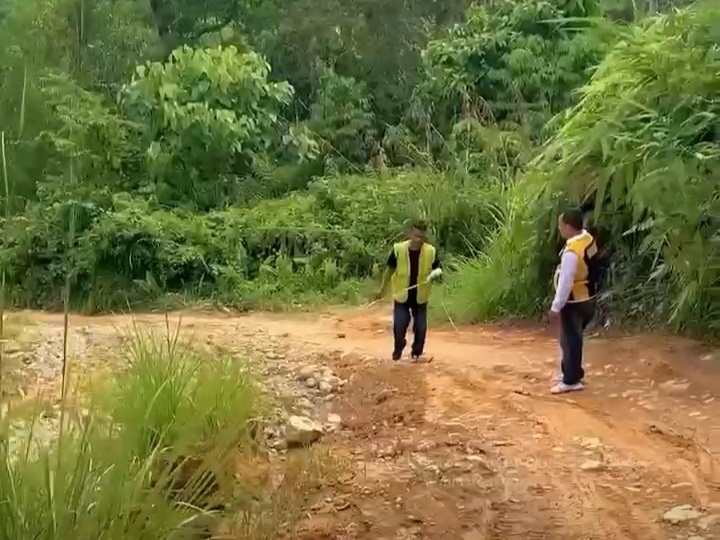 REKAYASA LAPANGAN: Kegiatan rekayasa lapangan pada ruas Sipiongot-Batas Labuhanbatu di Kabupaten Paluta baru-baru ini.(Dok : Dinas BMBKCK Sumut)