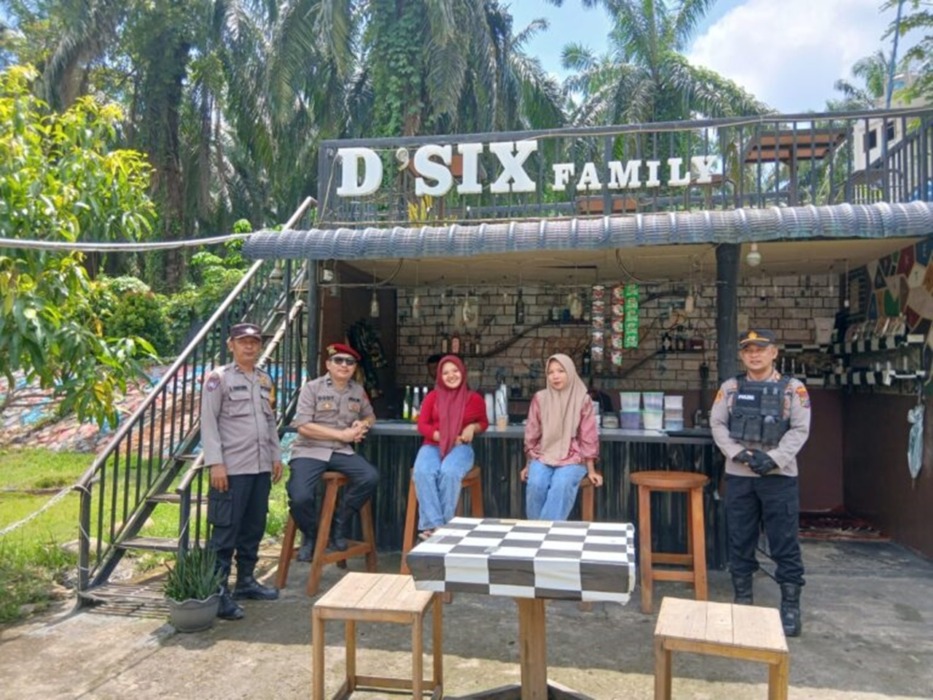 PATROLI: Polsek Sosa, Palas menggelar patroli di sejumlah titik keramaian wisata pada, Minggu (3/5).