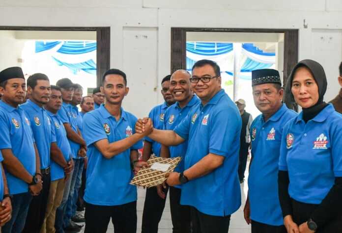 BERSAMA: Bupati Deliserdang, dr HAsri Ludin Tambunan berfoto bersama dengan perserta peringatan Hari Buruh Internasional (May Day) Kabupaten Deliserdang Tahun 2026 di Balairung Pemerintah Kabupaten Deliserdang, Lubukpakam, Senin (4/5)