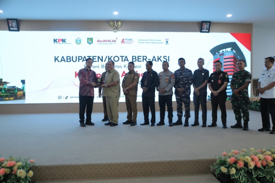 PEMBUKAAN: Bupati Asahan Taufik Zainal Abidin secara resmi membuka kegiatan Bimbingan Teknis (Bimtek) bagi calon kabupaten/kota percontohan antikorupsi Tahun 2026 di Aula Melati Kantor Bupati Asahan, Selasa (5/5) pukul 09.00 WIB