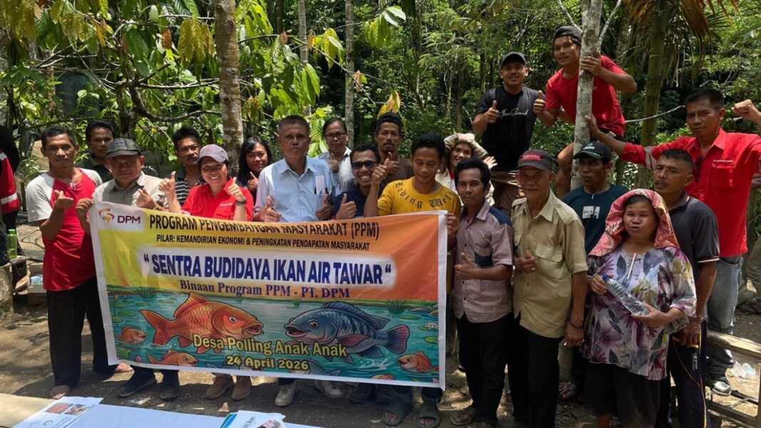 LATIHAN: PT DPM bekerjasama dengan Dinas Pertanian, Ketahanan Pangan dan Perikanan Dairi, menggelar pelatihan budidaya ikan tawar di Desa Polling Anakanak belum lama ini. (stimewa)