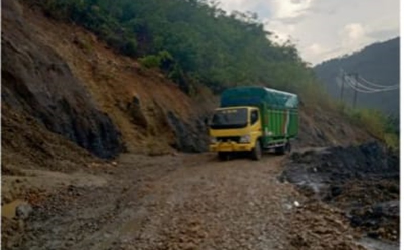 Keterangan photo : Jalinsum Sosopan-Sibuhuan Kembali Normal Usai ‘Dikeroyok’ Alat Berat Selama Tiga Hari