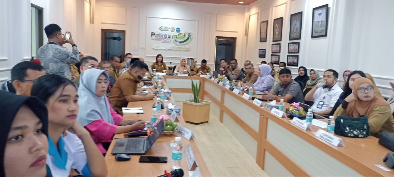 Forum Konsultasi Publik Poltekkes Kemenkes Medan tahun 2026 oleh Direktur Poltekkes Kemenkes Medan, Tengku Sri Wahyuni SSiT MKeb. (Foto: Hotman Simbolon/Sumut Pos)