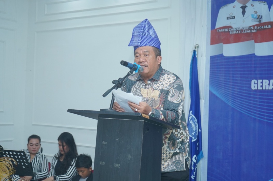 SAMBUTAN: Bupati Asahan Taufik Zainal Abidin SSos MSi pada sambutan di acara Pelantikan Pengurus DPC GAMKI Masa Bhakti 2026–2029 di Aula Hotel Antariksa Kisaran, Sabtu (30/05/2026).