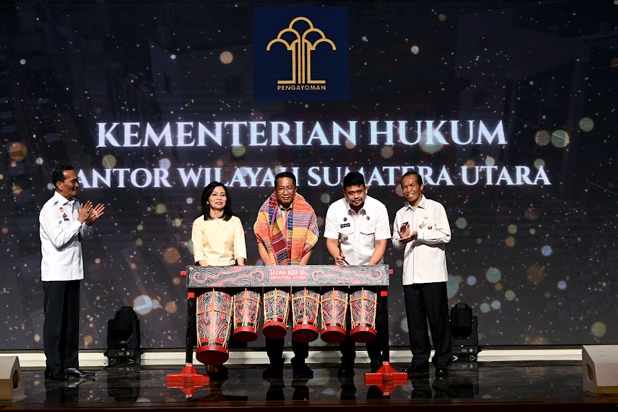 RESMIKAN: Gubsu Muhammad Bobby Afif Nasution bersama Menteri Hukum Supratman Andi Agtas meresmikan 6110 Pos Bantuan Hukum (Posbankum) Sumut, di Aula Raja Inal Siregar lantai 2 Kantor Gubernur Sumut Jalan Diponegoro 30, Medan, Rabu (10/6/2026).(Diskominfo Sumut)