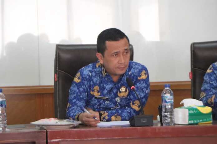 RAKOR: Sekda Paluta Patuan Rahmad Syukur P Hasibuan saat sedang rapat koordinasi (rakor) lintas sektor persiapan PRSU ke 50 , Kamis (11/6)