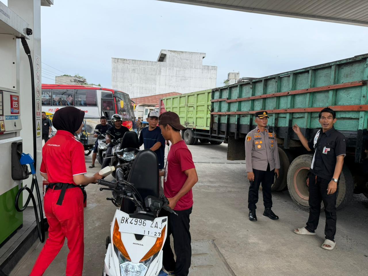 Pastikan Distribusi Aman dan Lalu Lintas Lancar, Wakapolres Labusel Cek Stok BBM di SPBU Kotapinang