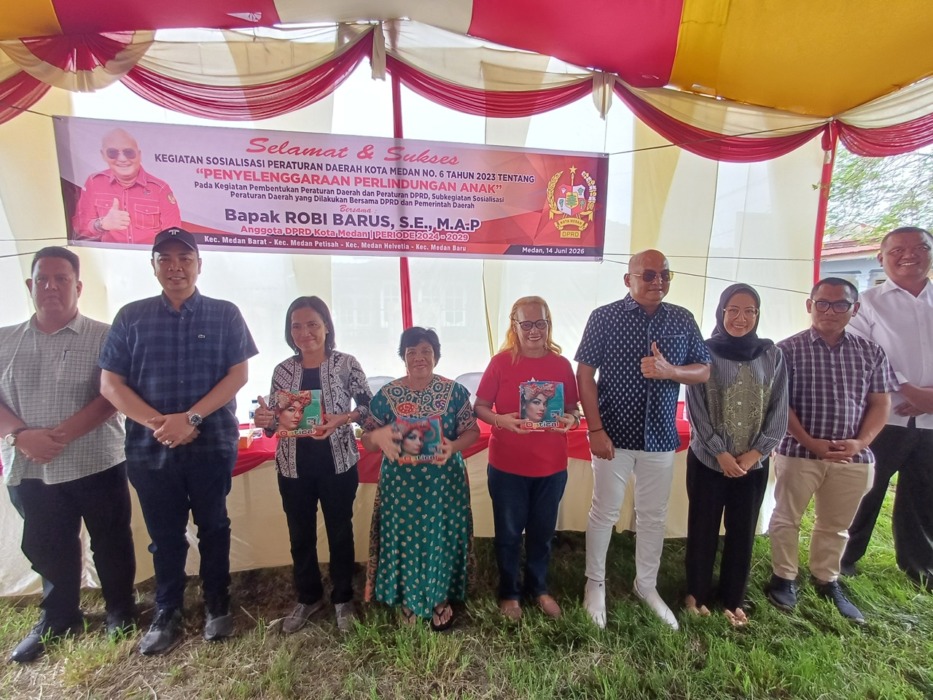 SOSIALISASI; Ketua Fraksi PDI-P DPRD Medan, Robi Barus SE M.AP menggelar Sosialisasi Perda No.6/2023 di Medan Helvetia, Minggu (14/6/2026) sore.(Markus Pasaribu/Sumut Pos).