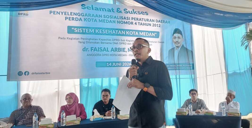 SOSIALISASI: Faisal Arbie saat Sosialisasi Perda Kota Medan Nomor 4 Tahun 2012 tentang Sistem Kesehatan Kota Medan di Medan Deli, Minggu (14/6/2026) sore.