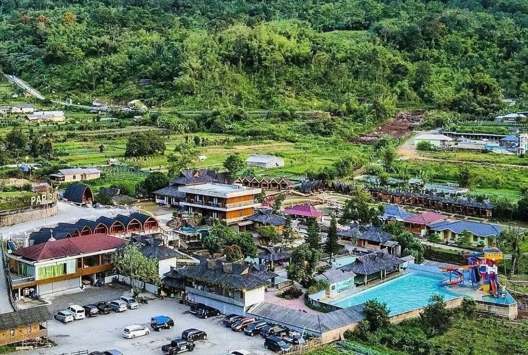 WISATA AIR PANAS: Kawasan wisata air panas Sidebuk-Debuk, Kabupaten Karo. Lokasi ini sempat viral atas polemik pungli yang dilakukan warga sekitar di pintu masuk menuju areal pemandian.