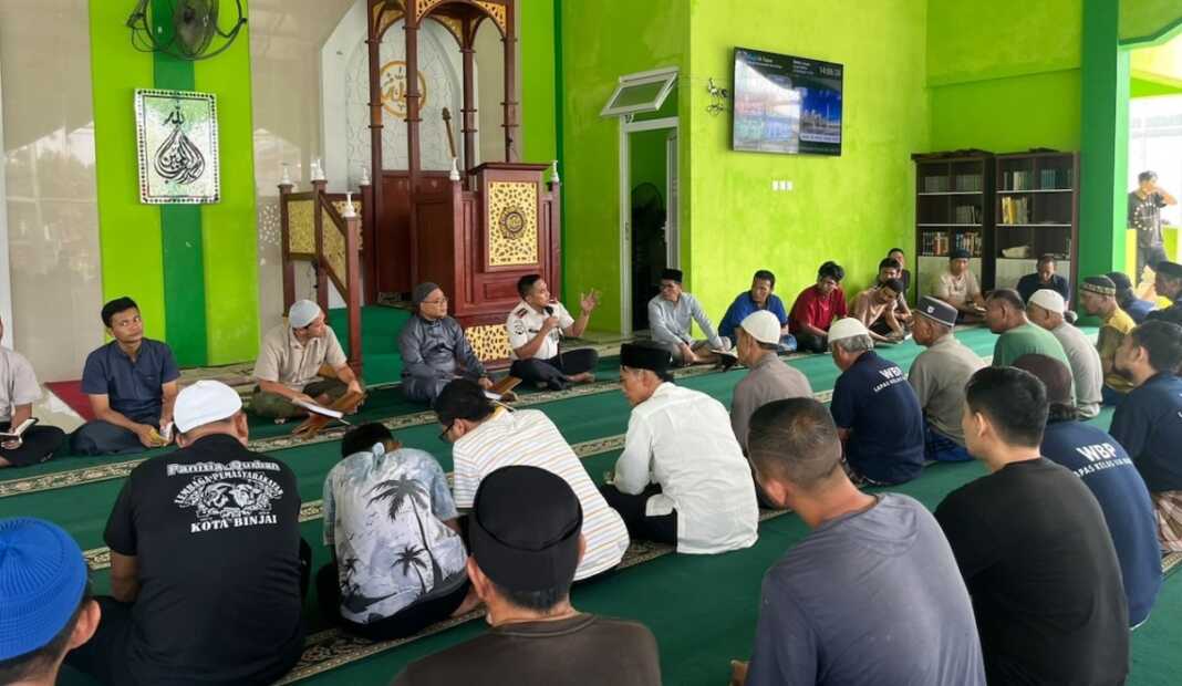 PENGAJIAN: Warga binaan saat mengikuti pengajian di Lapas Binjai.(Humas Lapas Binjai/Sumut Pos)