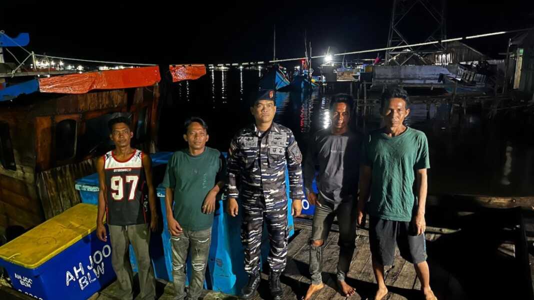 SELAMAT: Empat ABK KMN Teratai akhirnya berhasil kembali ke Indonesia dalam keadaan selamat dan sehat setelah sempat mengalami situasi darurat di sekitar Perairan Kepulauan Ko Sarai, Provinsi Satun, Thailand.(Dok : Dispen Kodaeral I)
