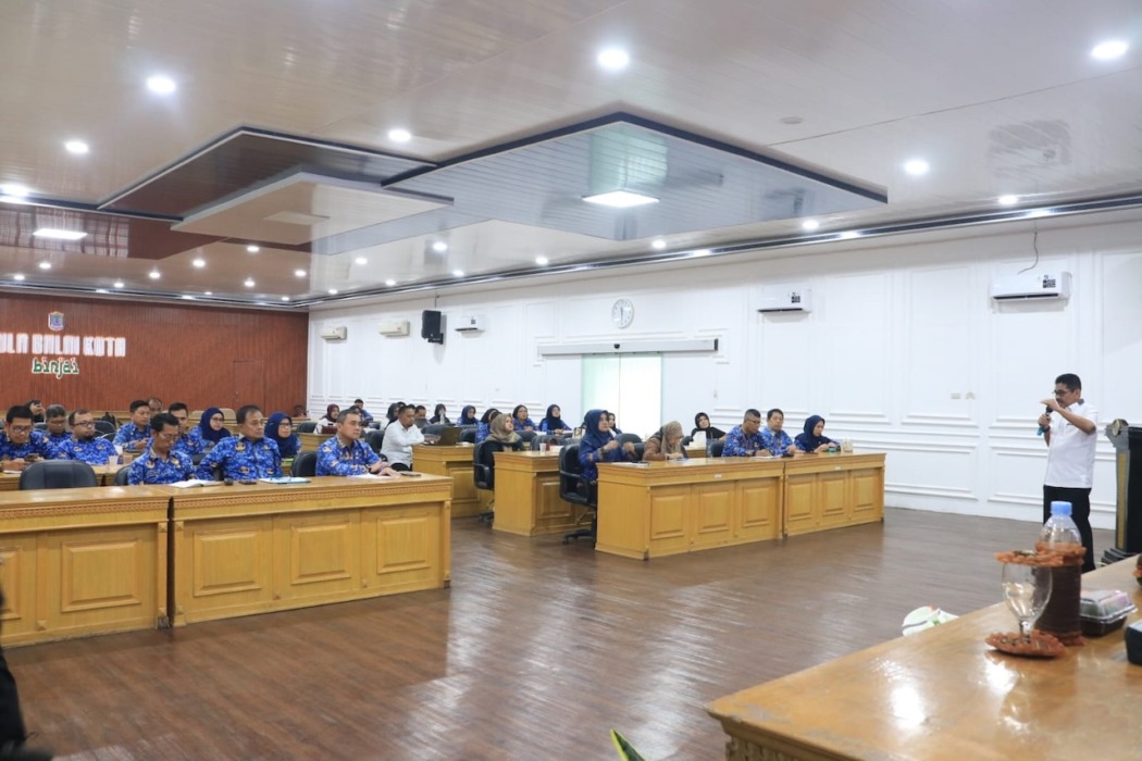ARAHAN: Jahasan OPD di Kota Binjai saat mengikuti arahan pembinaan dan pengawasan dari Inspektorat Jenderal Kemendagri.(Diskominfo Binjai/Sumut Pos)