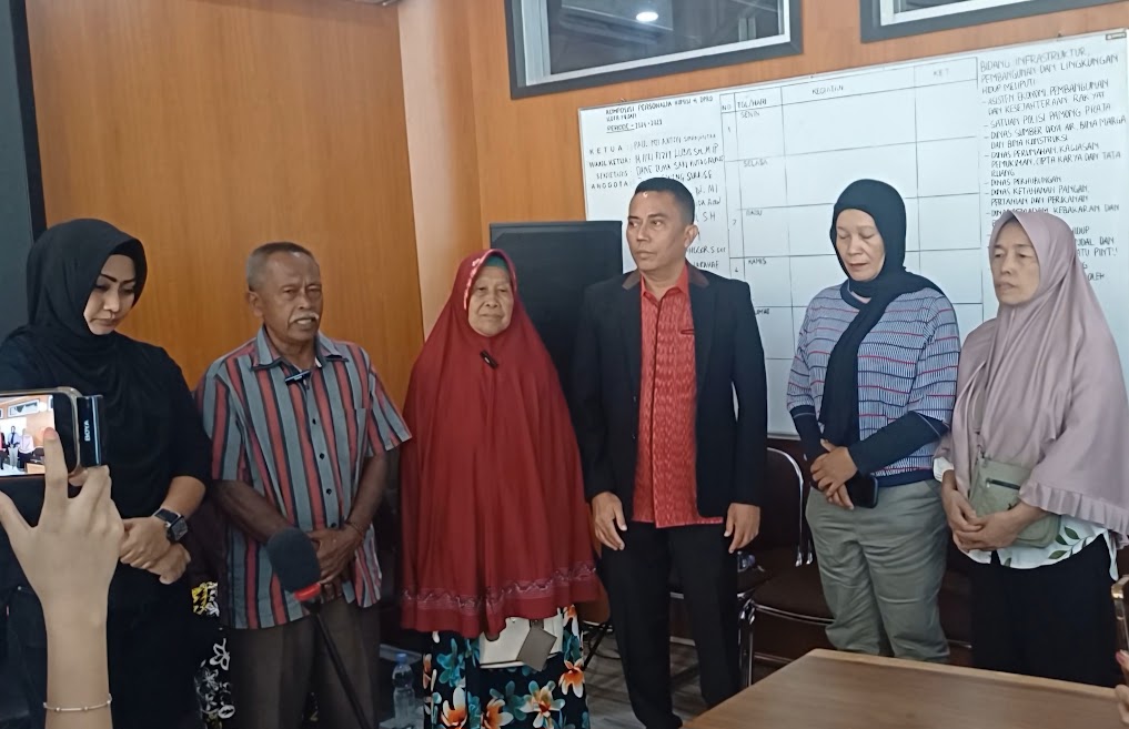NYATAKAN: Warga di Jalan Bono Lingkungan 9, Glugur Darat 1, Medan Timur menyatakan tidak keberatan atas keberadaan pabrik kecap di lingkungan mereka.