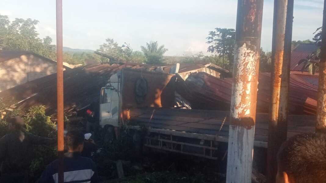 MENINGGAL: Korban meninggal, Sherwen Oktavia Sibagariang (12) saat berada di kamar jenazah RSUD Sidikalang, Minggu (21/6).RUDY SITANGGANG/SUMUT POS.
