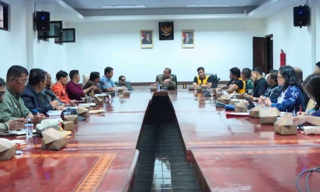 RAKOR: Bupati Karo memimpin rapat kordinasi tindaklajut pengelolaan ekowisata air panas