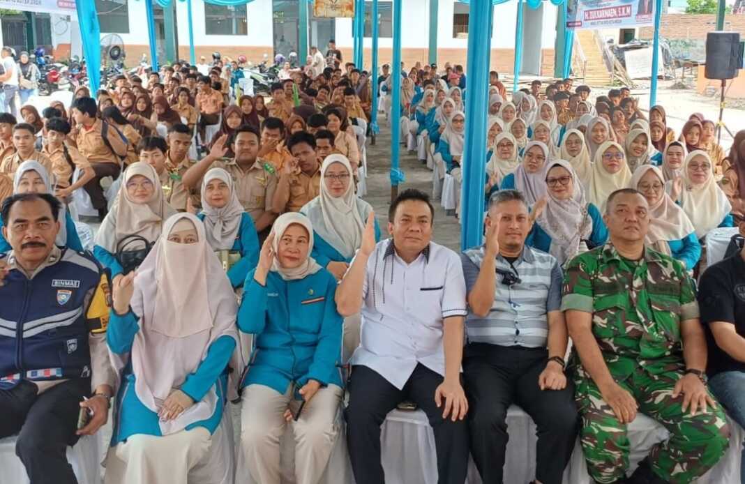 Wakil Ketua DPRD Kota Medan, H. Zulkarnaen S.K.M saat menggelar Pembinaan Ideologi Pancasila dan Wawasan Kebangsaan di SMK YWKA di Medan Timur, Sabtu (20/6/2026).(Markus Pasaribu/Sumut Pos).