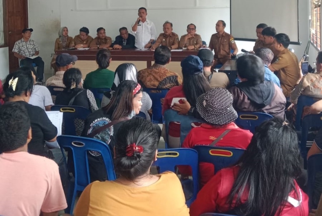 PERTEMUAN: Suasana pertemuan Pemko Pematangsiantar dengan para pedagang korban kebakaran.
