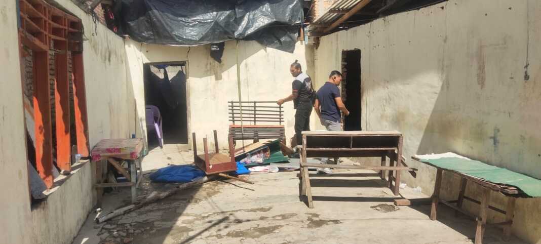 GEREBEK: Gerakan Gerebek Sadang Narkoba (GSN) dilakukan personel polisi untuk memutuskan mata rantai peredaran narkotika. (fajar/sumutpos)