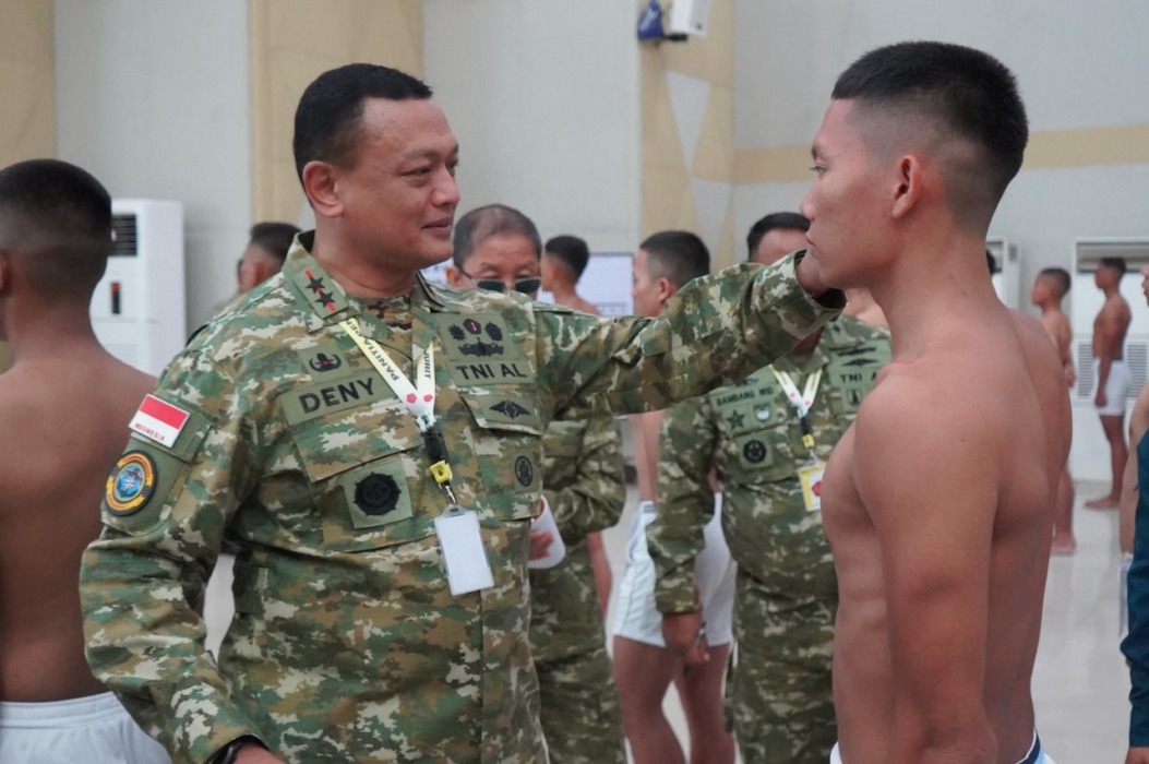 PANTUKHIRDA: Komandan Komando Daerah Angkatan Laut I Laksamana Muda TNI Deny Septiana, SIP, MAP, menghadiri Sidang Pantukhirda Penerimaan Calon Taruna (Catar) Akademi TNI Tahun Anggaran 2026 di Gedung Balai Prajurit Makodam I/Bukit Barisan, Senin (29/6/2026).(Dok : Dispen Kodaeral I)
