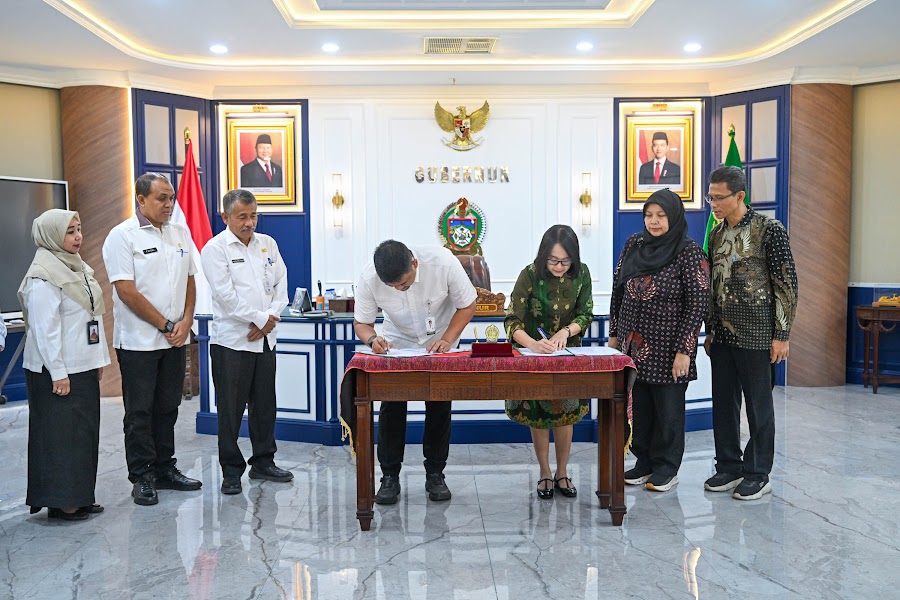 TANDA TANGANI: Gubsu Muhammad Bobby Afif Nasution menandatangani Nota Kesepahaman antara Pemprovsu dengan RS Mata Cicendo Bandung, Rabu (3/6/2026). (Foto : Dinas Komunikasi dan Informatika Provinsi Sumut)
