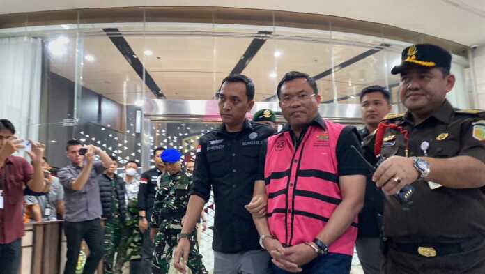 Mantan Kepala BGN dan Dua Wakilnya Ditahan Mantan Kepala BGN dan Dua Wakilnya Ditahan