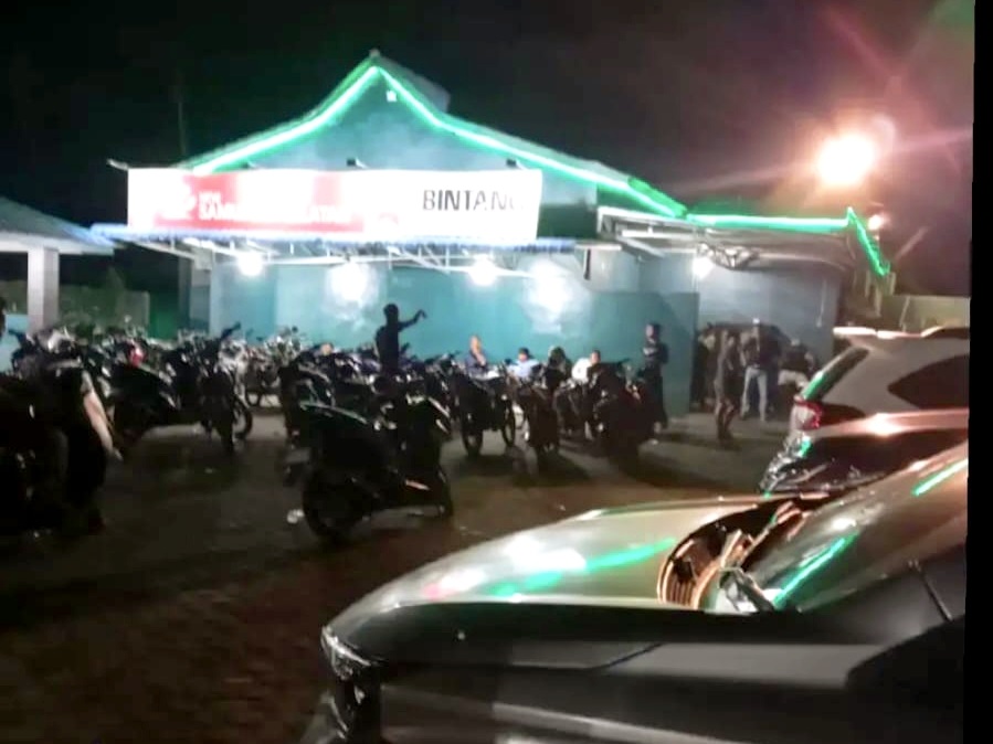 DIPADATI KENDARAAN: Lokasi tempat hiburan malam di Binjai Selatan yang dipadati kendaraan pengunjung.(Foto dari masyarakat/Sumut Pos)