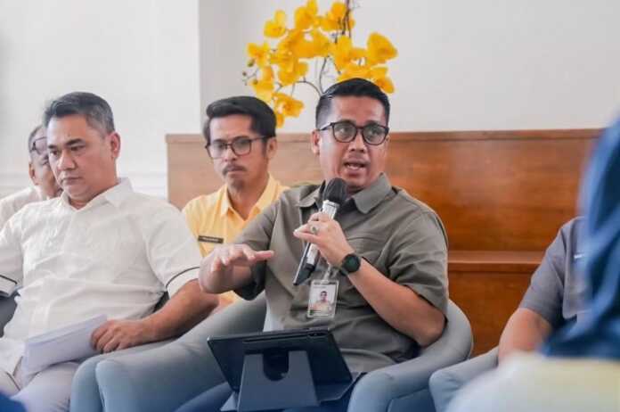 KETERANGAN: Kepala Dinas Bina Marga, Bina Konstruksi dan Cipta Karya(BMBKCK) Sumatera Utara Chandra Dalimunthe,memberikan keterangan kepada wartawan.(Dinas BMBKCK Sumut)