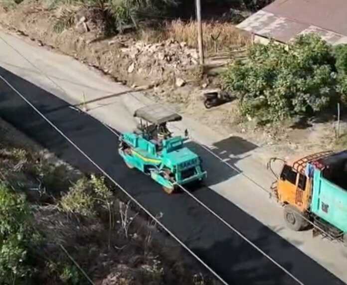 PENGERJAAN JALAN: Pekerjaan peningkatan struktur Jalan Ruas Hutaimbaru-Sipiongot di Kabupaten Padang Lawas Utara (Paluta) terus menunjukkan perkembangan yang positif.(Dok : Dinas BMBKCK Sumut)