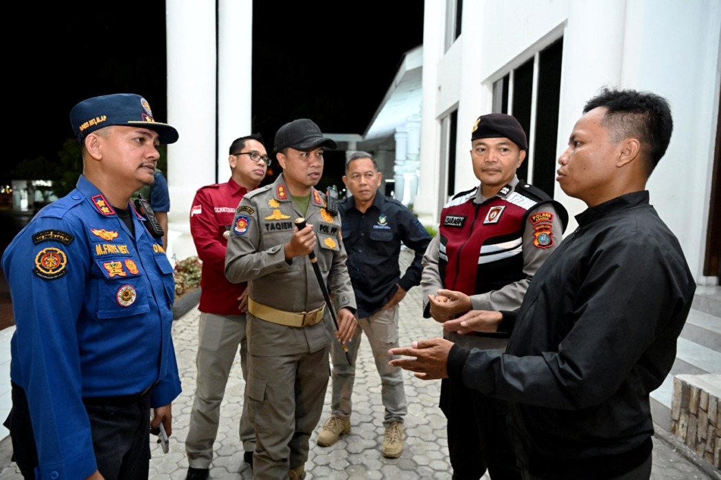 RAZIA GABUNGAN: Satuan Polisi Pamong Praja Provinsi Sumatera Utara, dan Satuan Polisi Pamong Praja kabupaten Asahan beserta TNI dan Polri melakukan razia gabungan di sejumlah tempat hiburan malam di Kota kisaran, Kabupaten Asahan, Sabtu (6/5).//(Dok : Diskominfo Sumut)