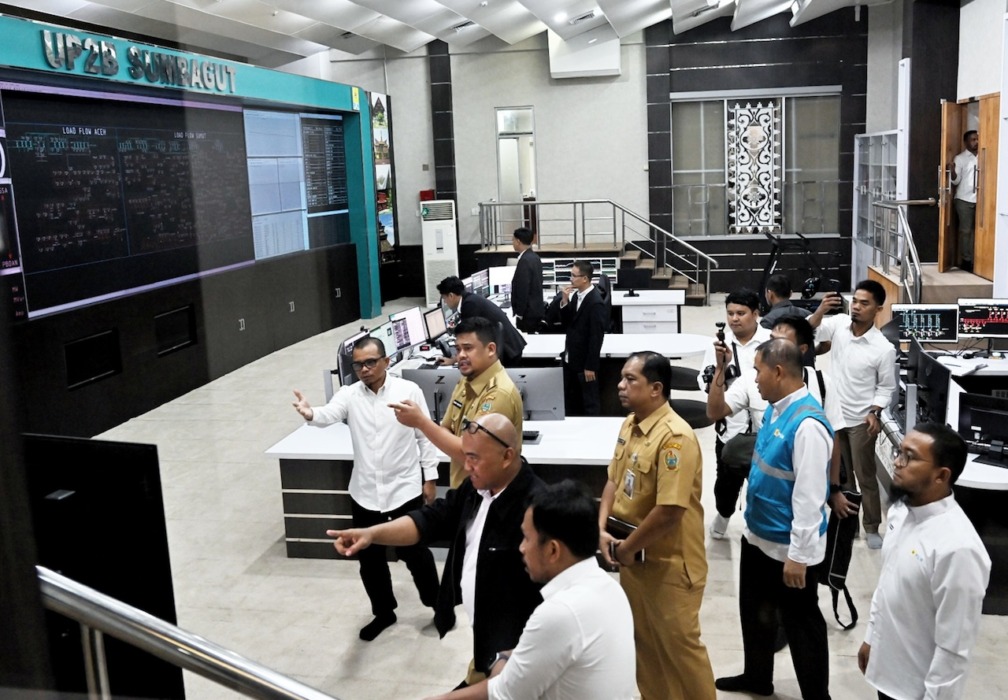 KUNJUNGAN: Gubsu Muhammad Bobby Afif Nasution saat kunjungan kerja ke Kantor PT PLN (Persero) Unit Pelaksana Pengatur Beban (UP2B) Wilayah  Sumatera Bagian Utara (Sumbagut) di Lorong XII Nomor 6 Glugur Medan, Senin (8/6/2026). (Foto : Dinas Komunikasi dan Informatika Provinsi Sumatera Utara)