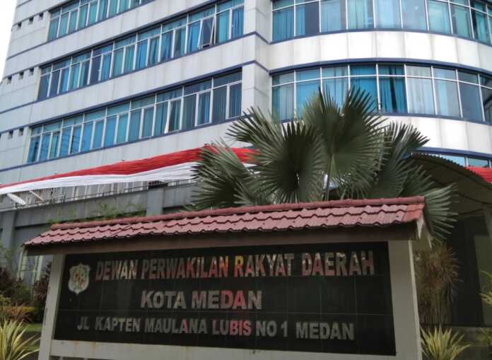 Gedung DPRD Kota Medan, Jalan Kapten Maulana Lubis No.1, Medan Petisah. (Markus Pasaribu/Sumut Pos) Gedung DPRD Kota Medan, Jalan Kapten Maulana Lubis No.1, Medan Petisah. (Markus Pasaribu/Sumut Pos)