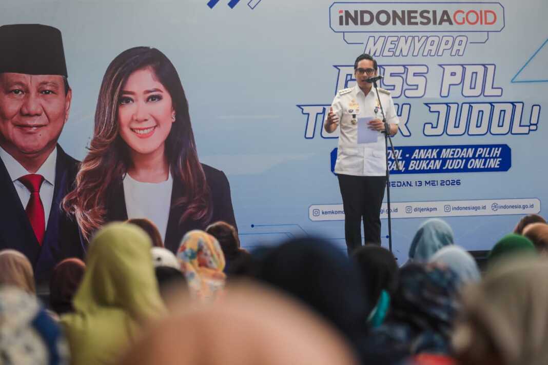 Wali Kota Medan Rico Tri Putra Bayu Wass saat acara edukasi publik yang diselenggarakan Komdigi.