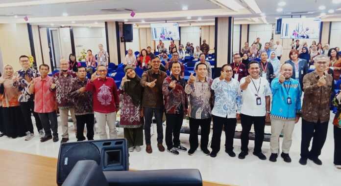 MEDISTRA: FGD tentang profesi, karier dan penghasilan dosen diikuti kepala LLDikti se-Indonesia bersama Pimpinan PTS se-Sumut di Institut Kesehatan Medistra Lubukpakam. (Deddi Mulia Purba/Sumut Pos) MEDISTRA: FGD tentang profesi, karier dan penghasilan dosen diikuti kepala LLDikti se-Indonesia bersama Pimpinan PTS se-Sumut di Institut Kesehatan Medistra Lubukpakam. (Deddi Mulia Purba/Sumut Pos)