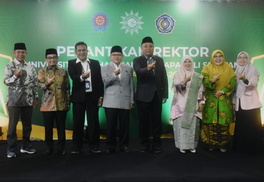 UM TAPSEL: Dari kiri Muhammad Darwis, M.Pd, Prof. Dr. Akrim Lubis, M.Pd, Ahmad Subhan, S.E, H. Irwan Syahputra, M.A, Andi Dwi Bayu Bawono, M.Si, Ph.D, Assoc. Prof. Darliana Sormin, M.A, Dr. Nur Rahmah Amini, M.Ag dan Dr. Muhsana Pasaribu, MA di UM Tapsel. (Istimewa/Sumut Pos)